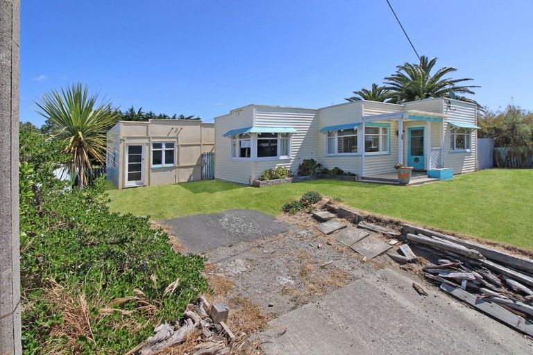 Photo of property in 38 Pratt Avenue, Foxton Beach, Foxton, 4815