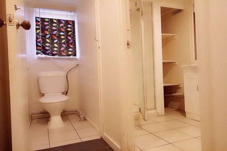 Photo of property in 1/288 East Coast Road, Forrest Hill, Auckland, 0620