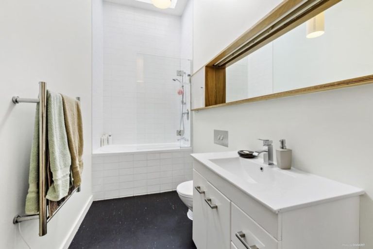 Photo of property in 87 Te Wharepouri Street, Berhampore, Wellington, 6023