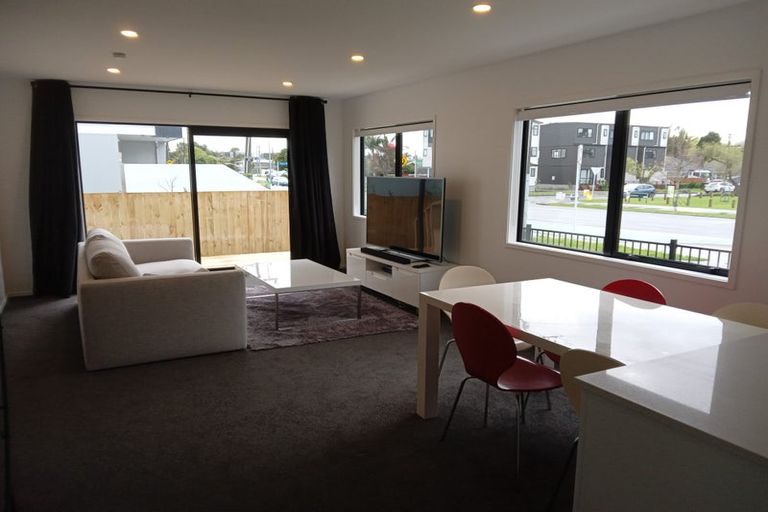 Photo of property in 216a Lake Road, Northcote, Auckland, 0627