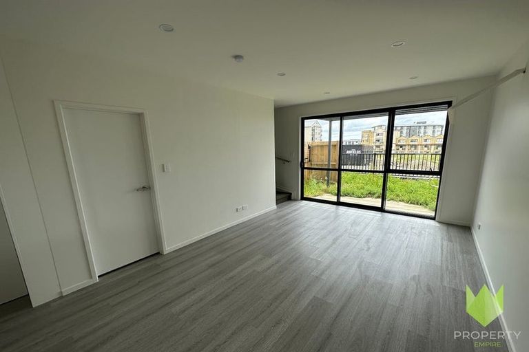Photo of property in 14 Dorothy Thorpe Way, New Lynn, 0600