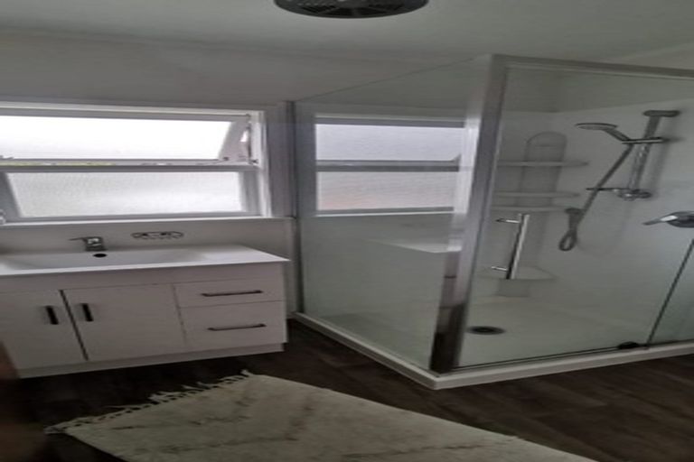 Photo of property in 2/60 Taharoto Road, Takapuna, Auckland, 0622