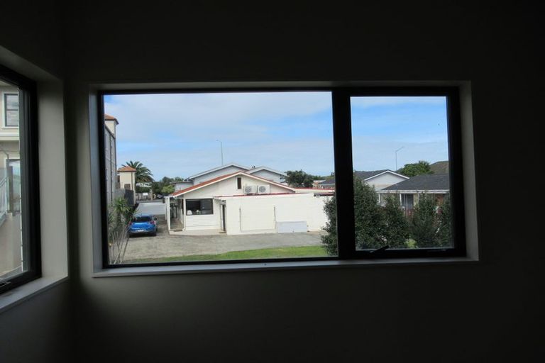 Photo of property in 2 Nikau Street, New Lynn, Auckland, 0600