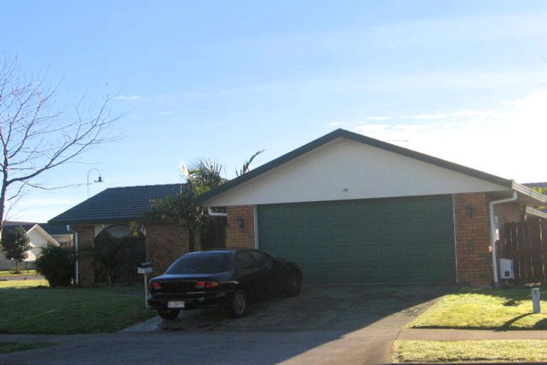 Photo of property in 99 Moyrus Crescent, East Tamaki Heights, Auckland, 2016