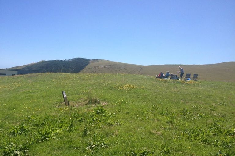 Photo of property in 5 Snapper Street, Baylys Beach, 0377