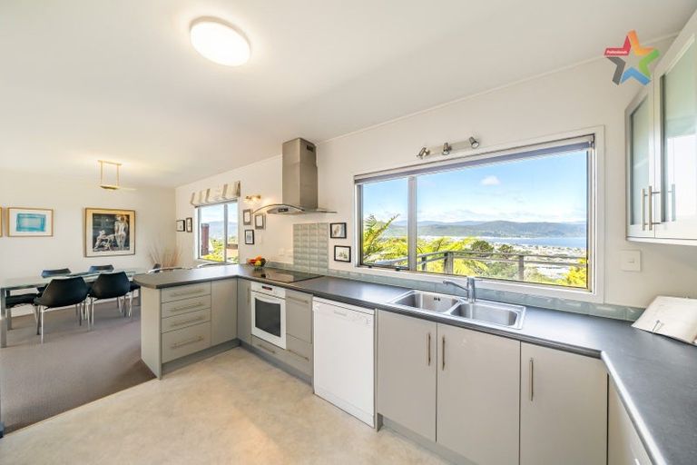 Photo of property in 2 Stanhope Grove, Korokoro, Lower Hutt, 5012