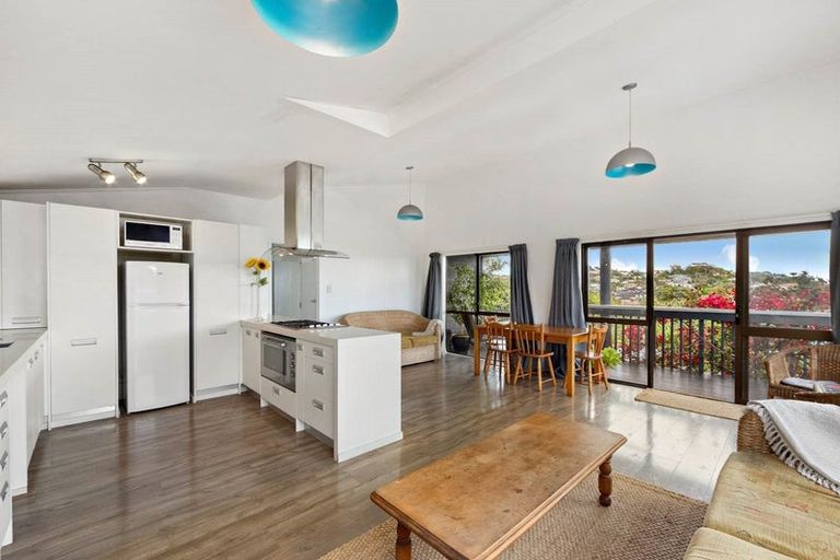 Photo of property in 1299 Whangaparaoa Road, Army Bay, Whangaparaoa, 0930