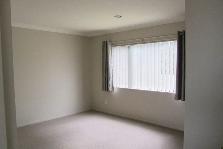 Photo of property in 11 Jomard Terrace, Northcross, Auckland, 0632