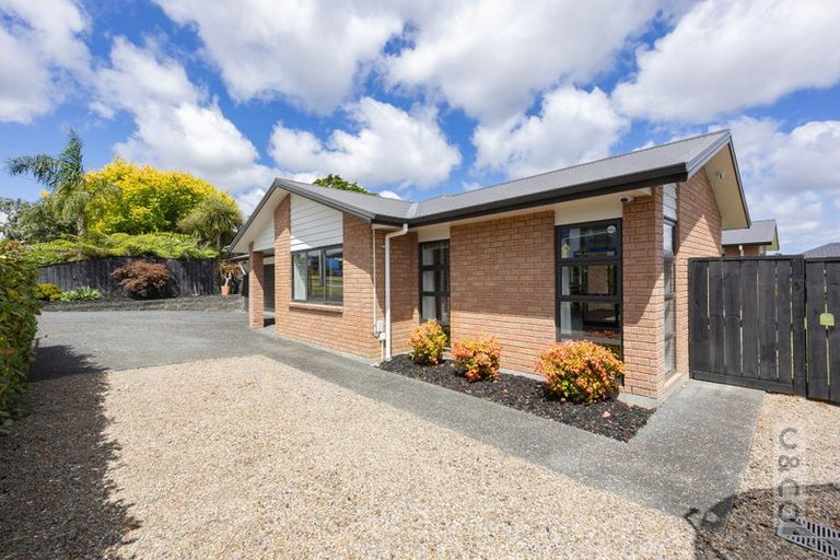 Photo of property in 42 Gilbransen Road, Kumeu, 0810