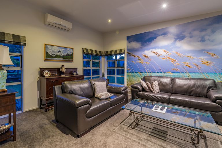 Photo of property in 1 Kotare Heights, Kerikeri, 0230