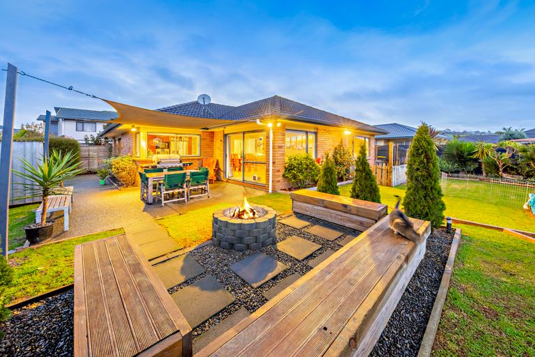 Photo of property in 13 Dunaff Place, Flat Bush, Auckland, 2019