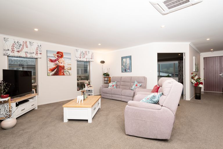 Photo of property in 18 Josh Road, Huapai, Kumeu, 0810