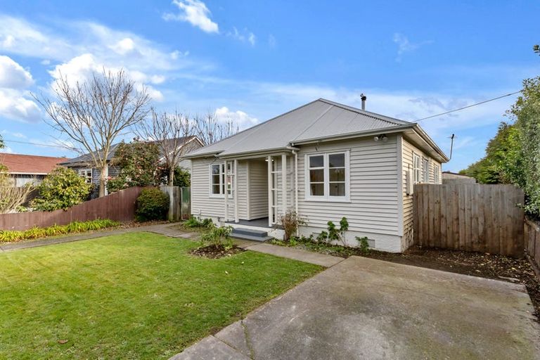 Photo of property in 42 Pitcairn Crescent, Bryndwr, Christchurch, 8053