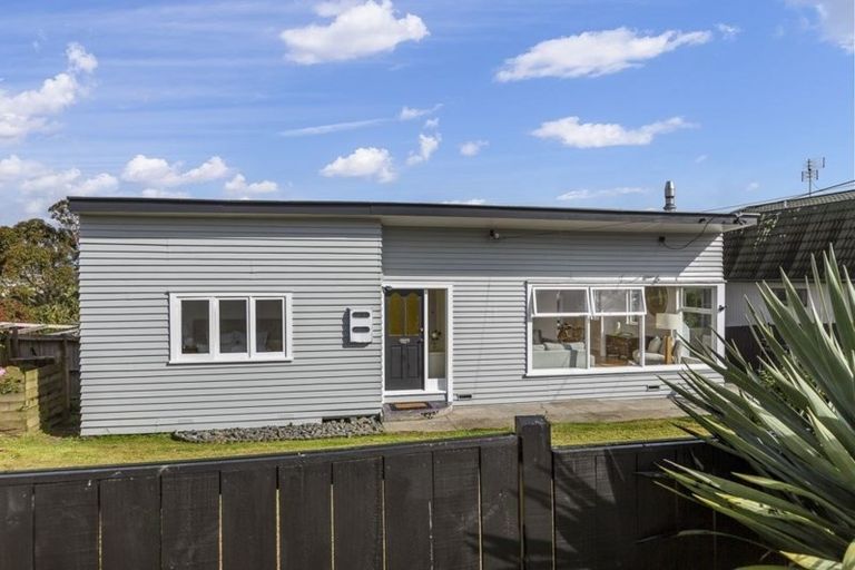 Photo of property in 1/35 Arran Road, Browns Bay, Auckland, 0630