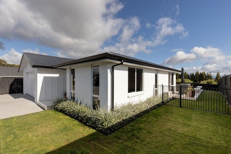 Photo of property in 22 Kahawai Place, Omokoroa, 3114