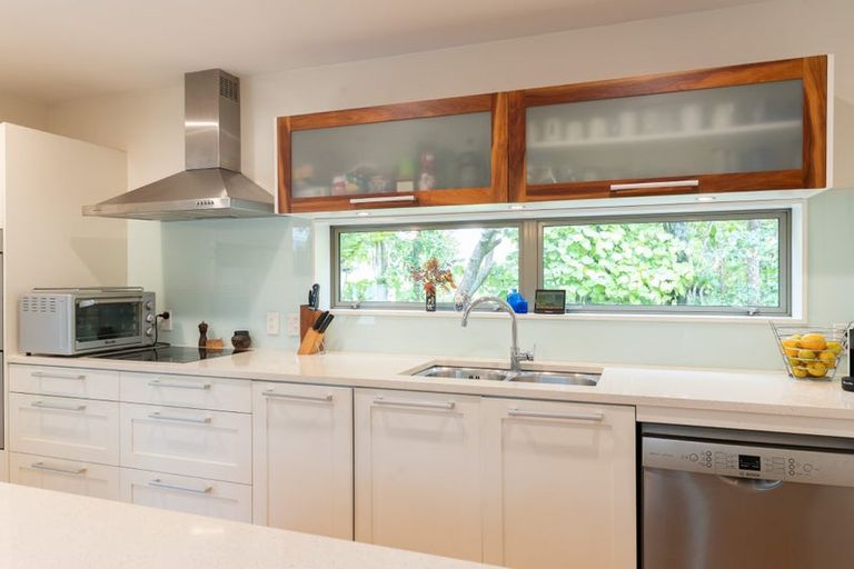 Photo of property in 15 Nuffield Street, Tawa, Wellington, 5028