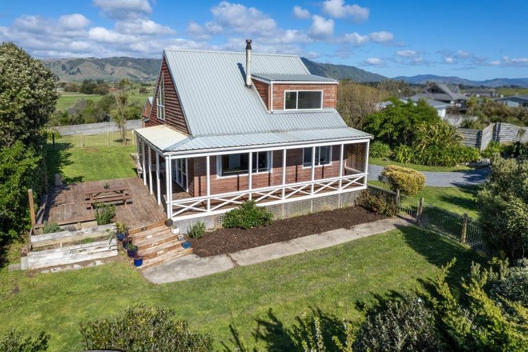 Photo of property in 18 Kitchener Street, Te Horo Beach, Otaki, 5581