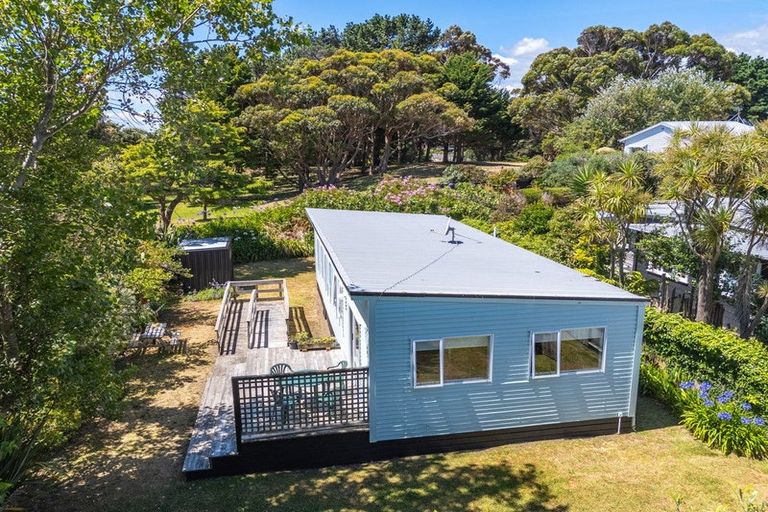 Photo of property in 25 Te Moana Road, Waikanae Beach, Waikanae, 5036