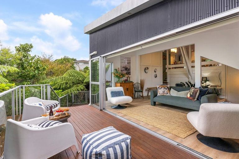 Photo of property in 64 Ranui Crescent, Khandallah, Wellington, 6035