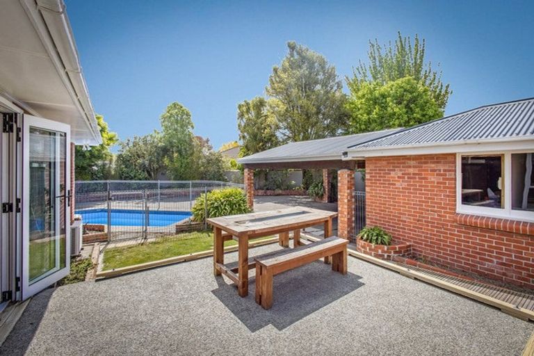 Photo of property in 28 Craven Street, Sockburn, Christchurch, 8042