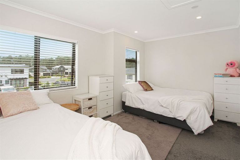Photo of property in 8b Lumbarda Drive, Kumeu, 0810