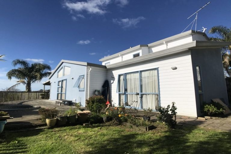 Photo of property in 21 Jacanas Place, Unsworth Heights, Auckland, 0632