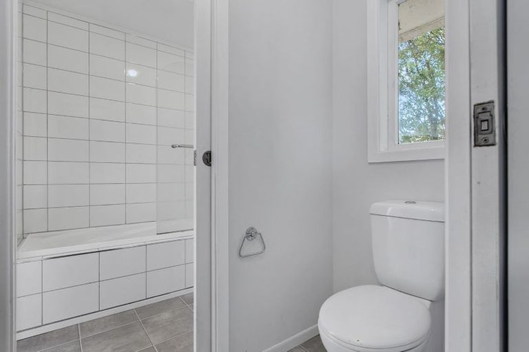 Photo of property in 40 Hereford Street, Te Atatu Peninsula, Auckland, 0610