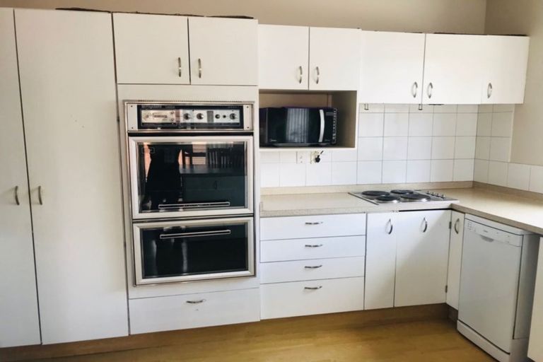 Photo of property in 12 Walmer Road, Point Chevalier, Auckland, 1022