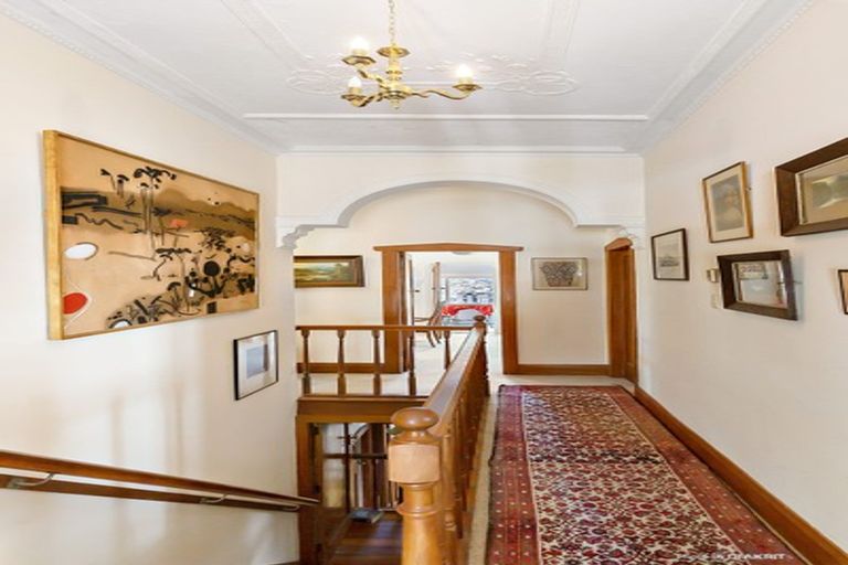 Photo of property in 11 Waiteata Road, Kelburn, Wellington, 6012