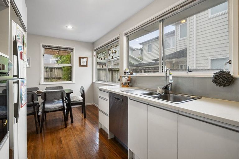 Photo of property in 27 Normanton Street, Glenfield, Auckland, 0629