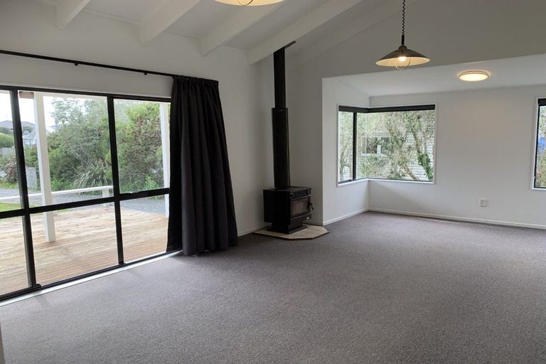 Photo of property in 100 Queens Road, Waikanae Beach, Waikanae, 5036