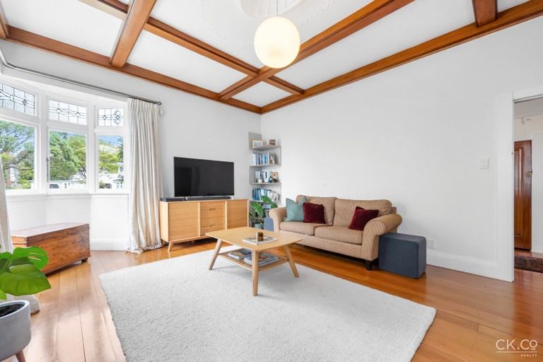 Photo of property in 17 Saint Albans Grove, Woburn, Lower Hutt, 5010