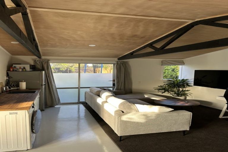 Photo of property in 11 Dellwood Avenue, Henderson, Auckland, 0612