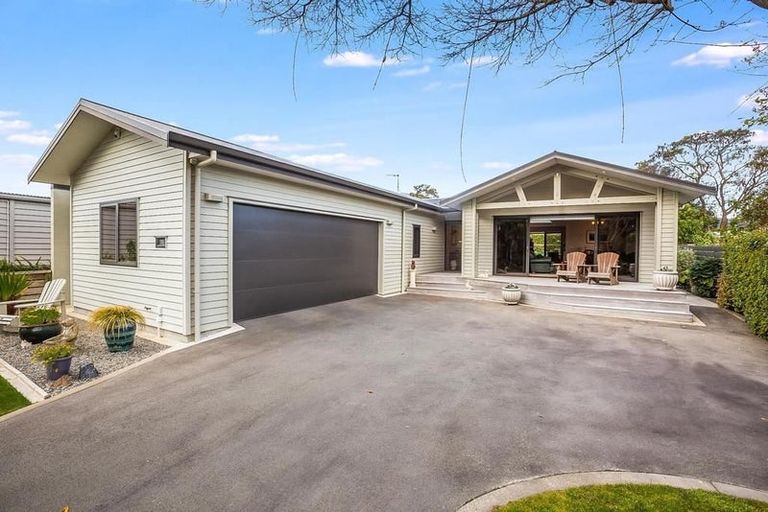 Photo of property in 10 Horopito Road, Waikanae, 5036