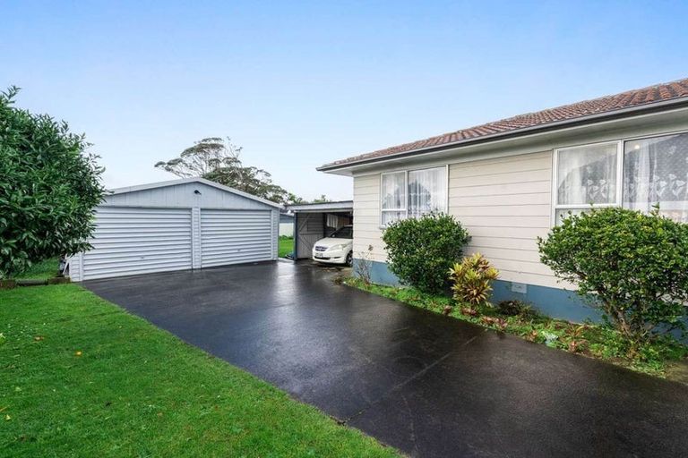 Photo of property in 444 Roscommon Road, Clendon Park, Auckland, 2103