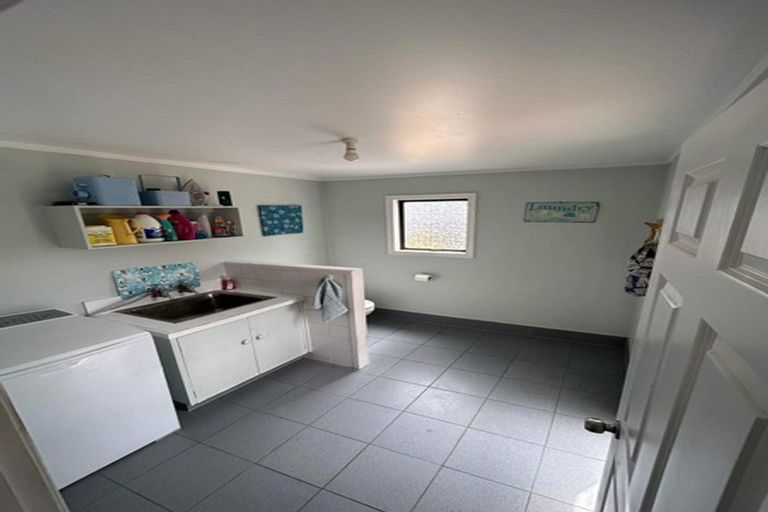 Photo of property in 473 Glenfield Road, Glenfield, Auckland, 0629