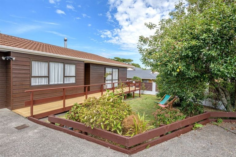 Photo of property in 1/246 Great North Road, Henderson, Auckland, 0612