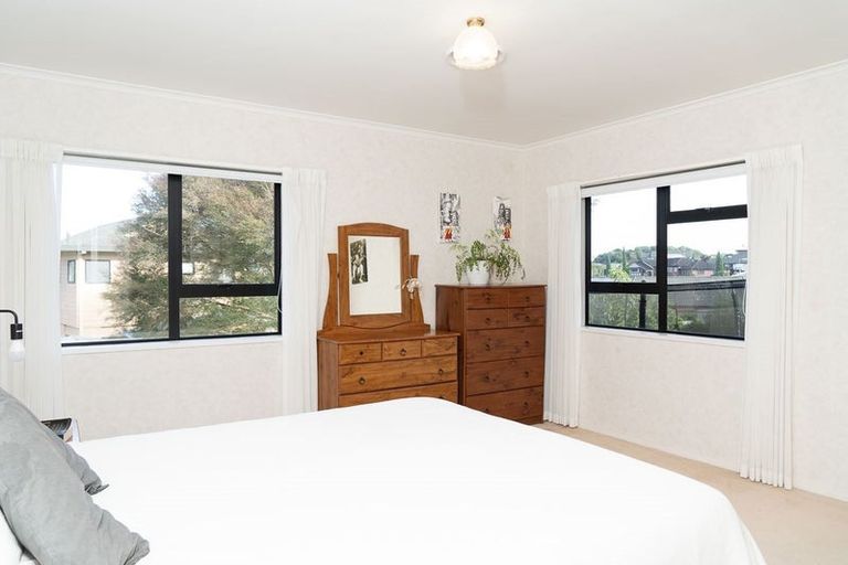 Photo of property in 5 Silhouette Way, Western Heights, Hamilton, 3200