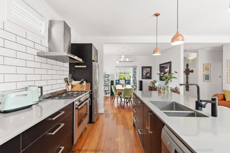 Photo of property in 27 The Parade, Island Bay, Wellington, 6023