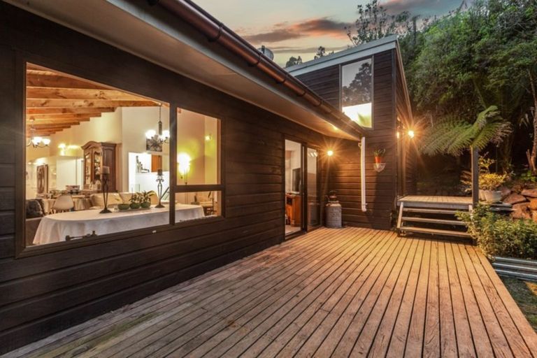 Photo of property in 215 Shaw Road, Titirangi, Auckland, 0604