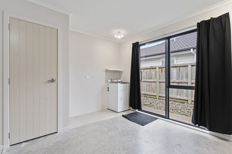 Photo of property in 42 Feist Street, Carterton, 5713