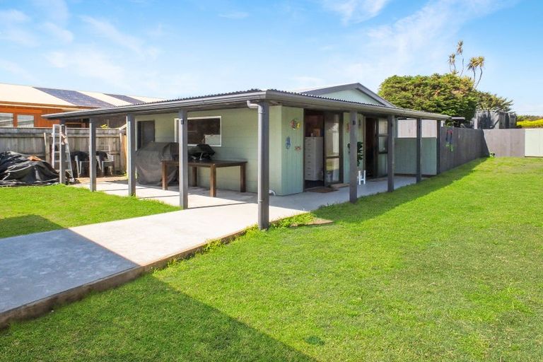 Photo of property in 55 Koputara Road, Himatangi Beach, Foxton, 4891
