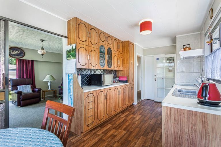 Photo of property in 11 Newland Grove, Henderson, Auckland, 0610