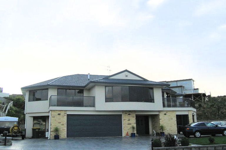 Photo of property in 5 Saint Austell Close, Camborne, Porirua, 5026