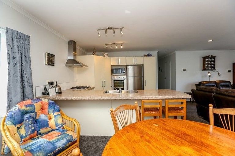 Photo of property in 5a Simons Street, Moturoa, New Plymouth, 4310