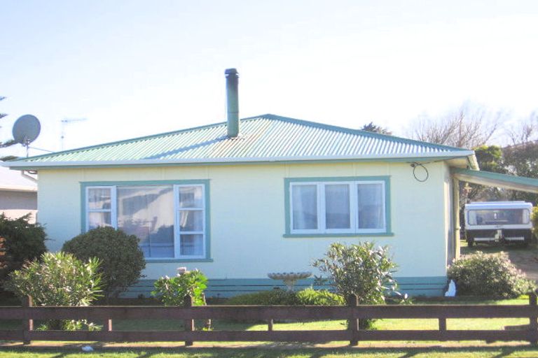 Photo of property in 7 Seabury Avenue, Foxton Beach, Foxton, 4815