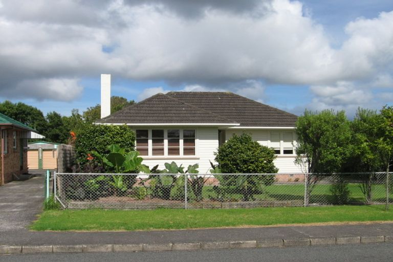 Photo of property in 14 Hereford Street, Te Atatu Peninsula, Auckland, 0610