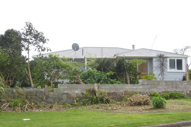 Photo of property in 75 Wairau Road, Oakura, 4314