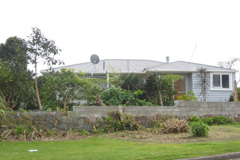 Photo of property in 75 Wairau Road, Oakura, 4314