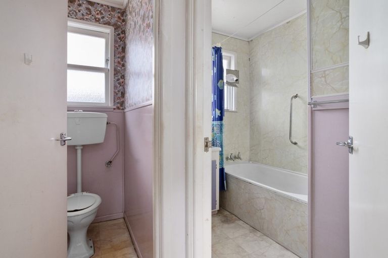 Photo of property in 63 Muir Avenue, Mangere Bridge, Auckland, 2022